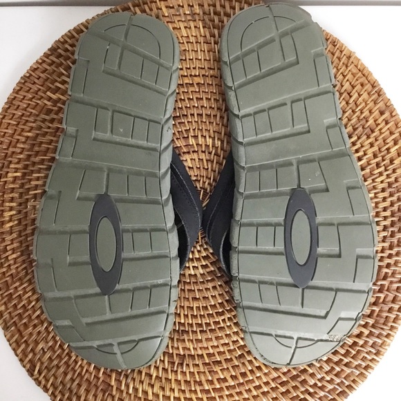 Oakley Mens Sandals Green Label Size 13 Black and Gray - Picture 7 of 7